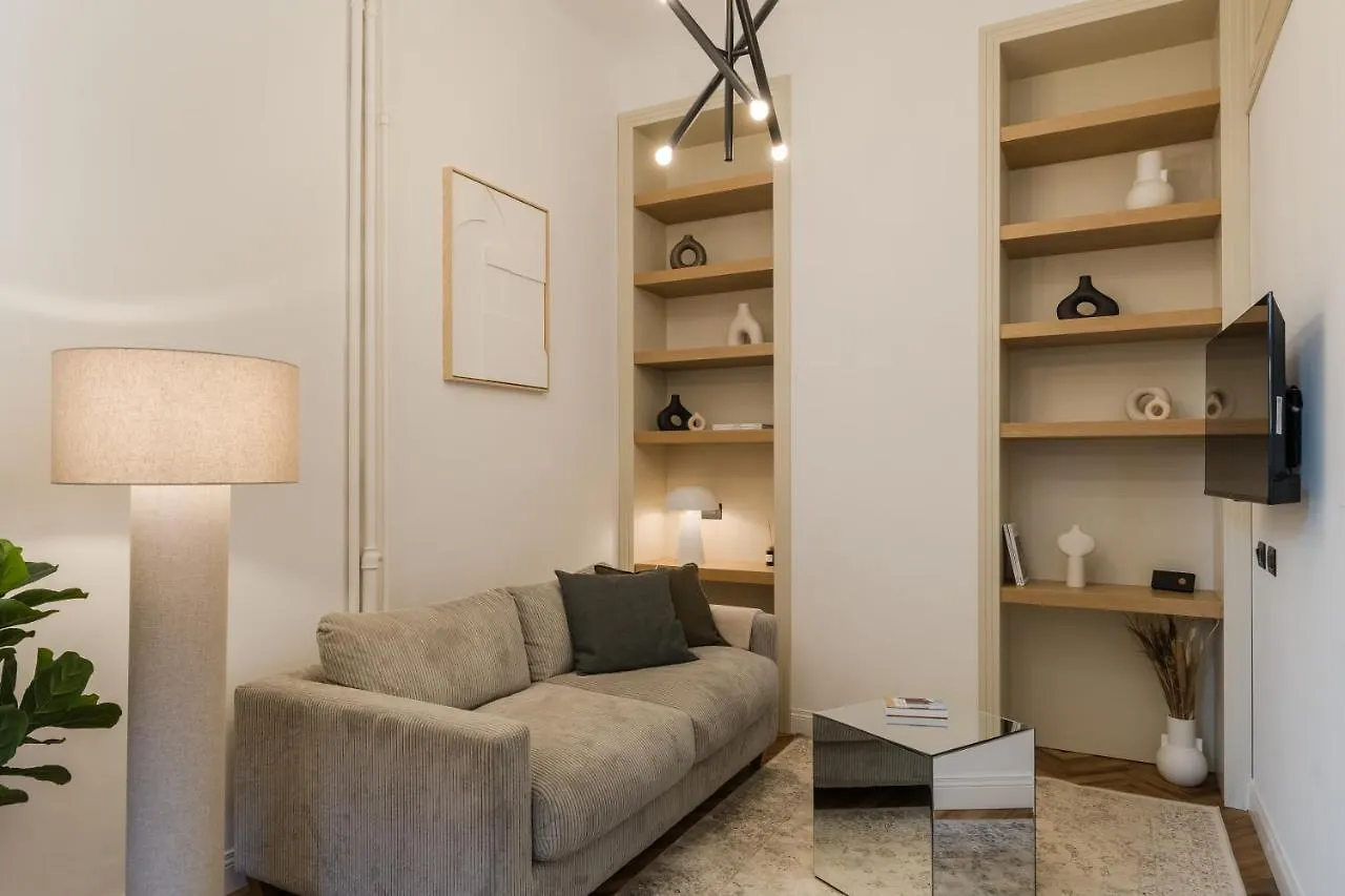 Casa Unica Milano - Elegant Apartment With Balcony - Centrale 1