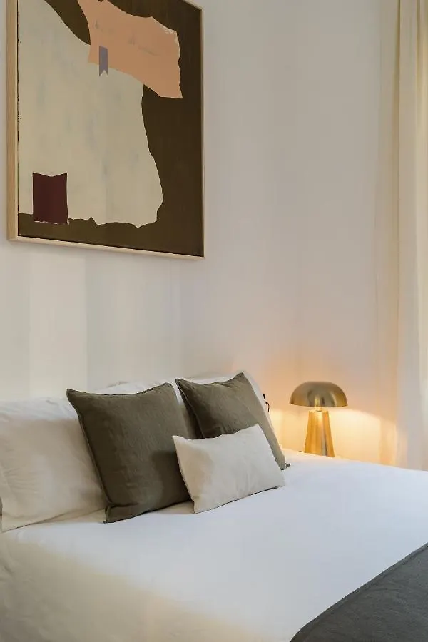 Casa Unica Milano - Elegant Apartment With Balcony - Centrale 1 0*,  Italia